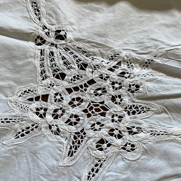 White cotton Batternburg lace 68” x 82” tablecloth - Picture 11 of 13